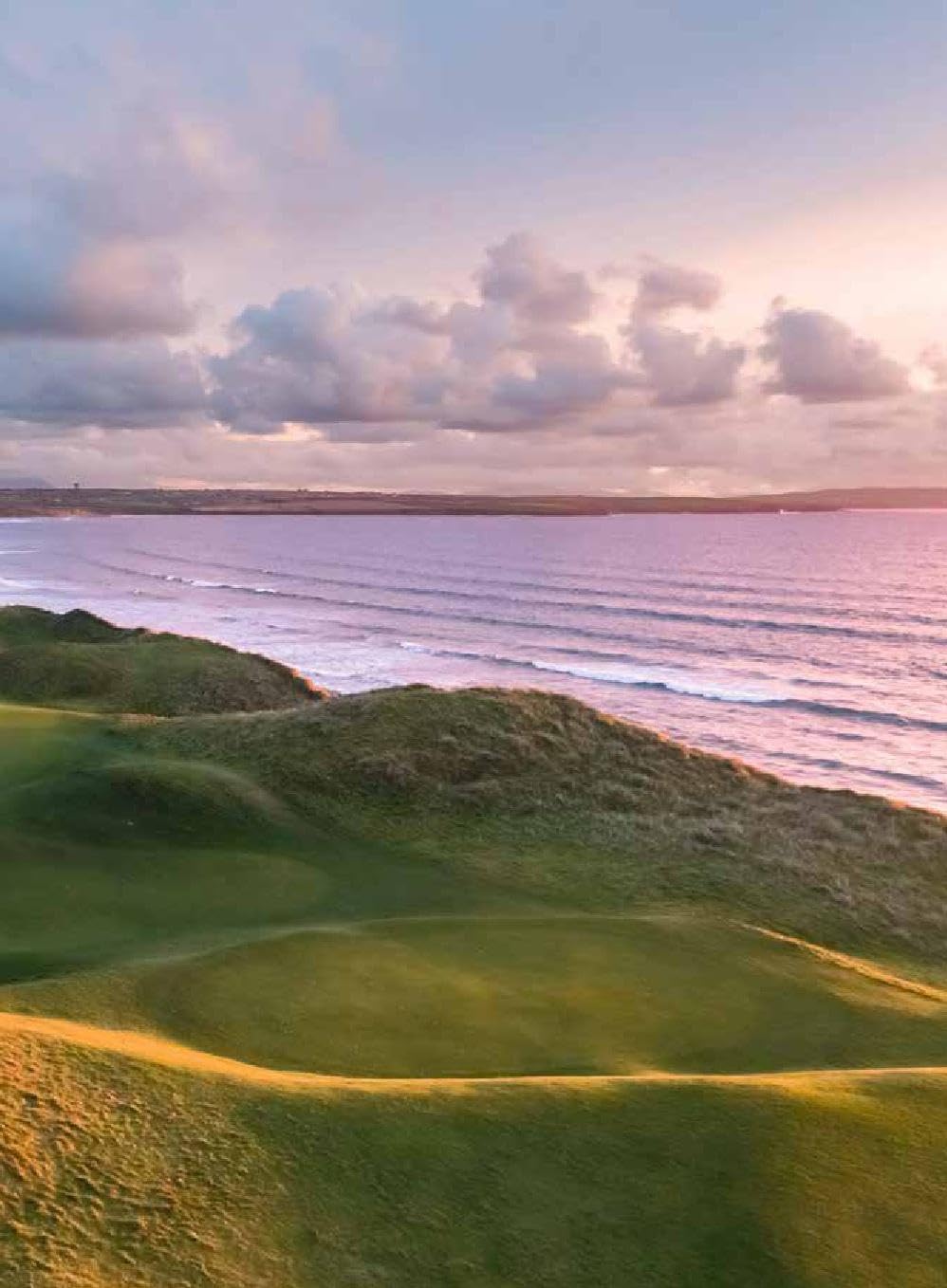 150 Golfplätze, die man gespielt haben muss - Golf Geschenkbuch: Unverzichtbarer Reiseführer und Geschenkband für alle Golfsport-Enthusiasten