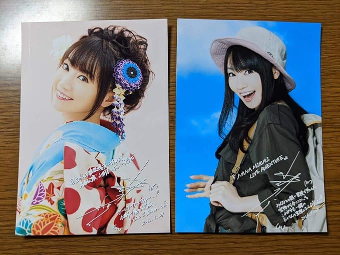 Amazon 水樹奈々 座長公演 大いに唄う 四 会場限定 特典 サイン入り ブロマイド グッズ 生写真 2枚セット アイドル 芸能人グッズ 通販