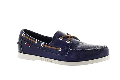 purple boat shoes