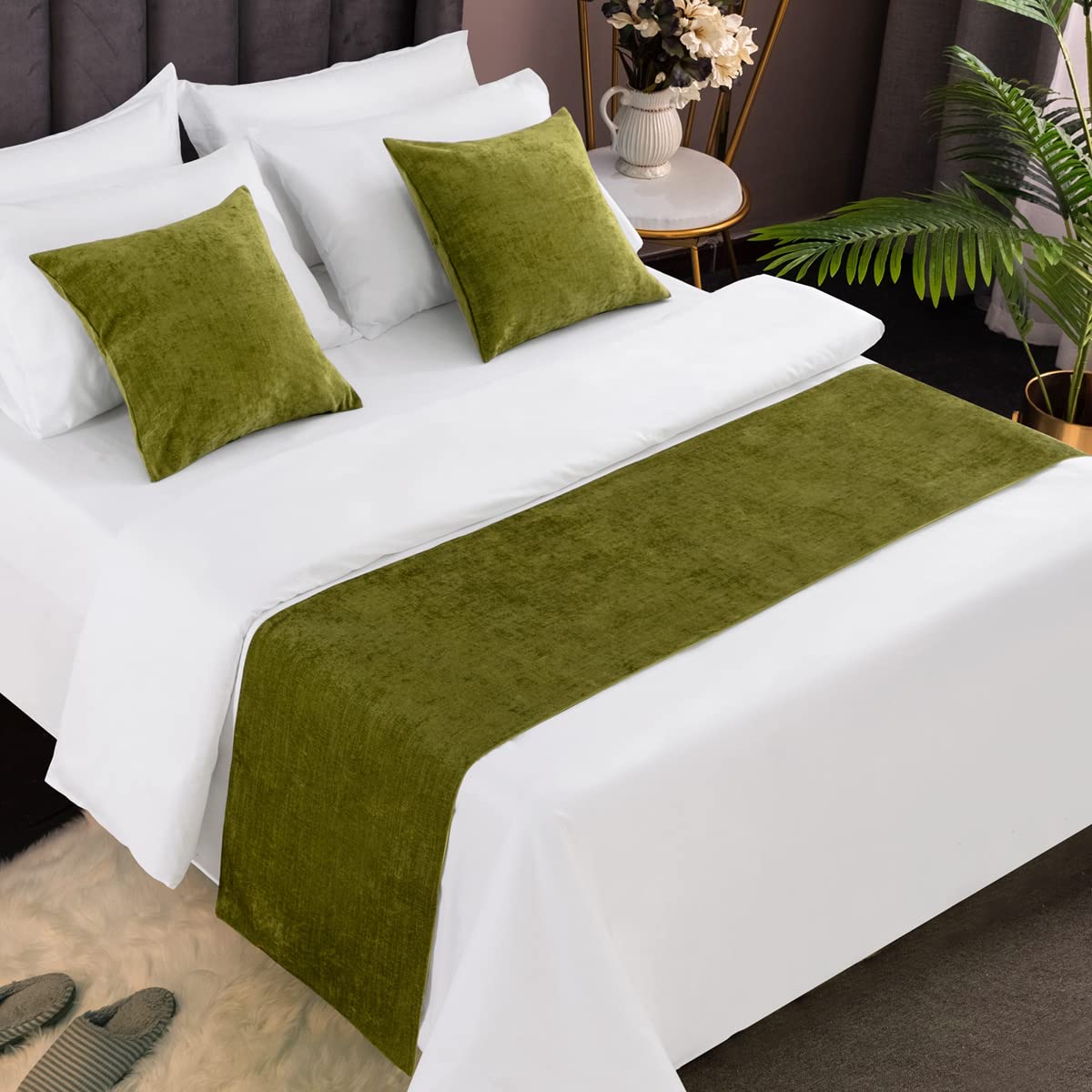 AMBERIS Bed Runner Green, Chenille Soft No Fading Modern Bed Scarf (Pillowcases sold separately)