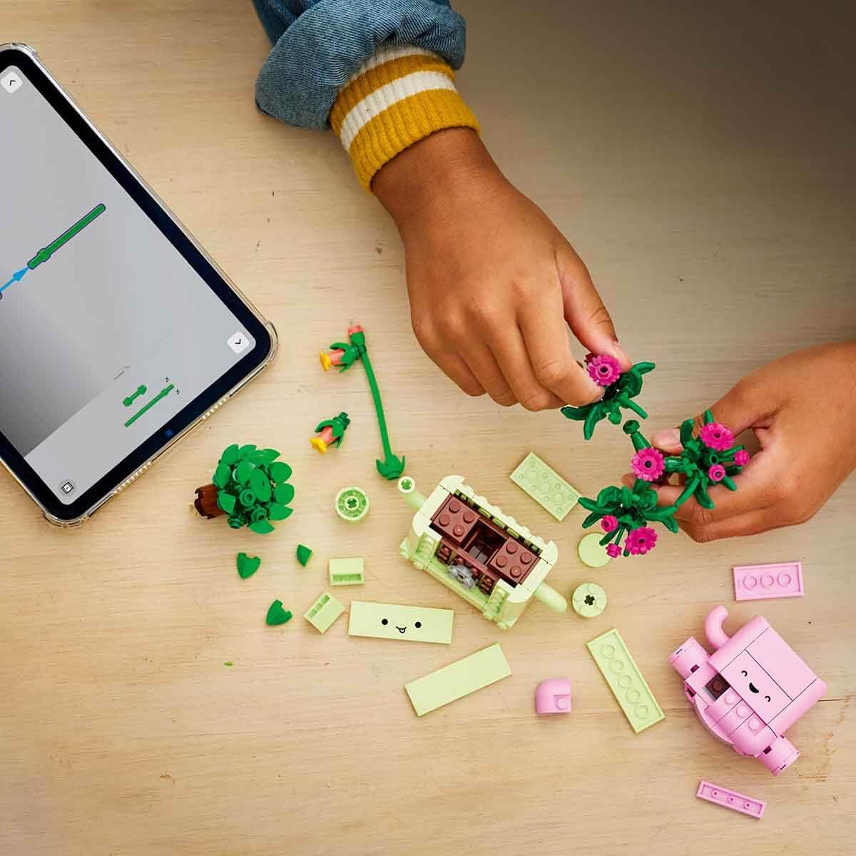 LEGO Botanicals Schaukelnde Pflanzen - Set mit Kunstblumen - mit 2 Kunstpflanzen & 2 pastellfarbenen Blumentöpfen für Schlafzimmer Deko - DIY Geschenkidee für Mädchen ab 9 Jahren & Erwachsene - 11506 2