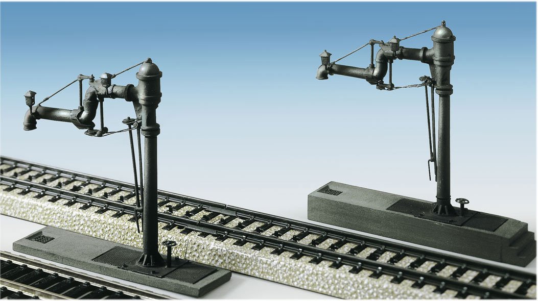 H0 2 water cranes with articulated arms