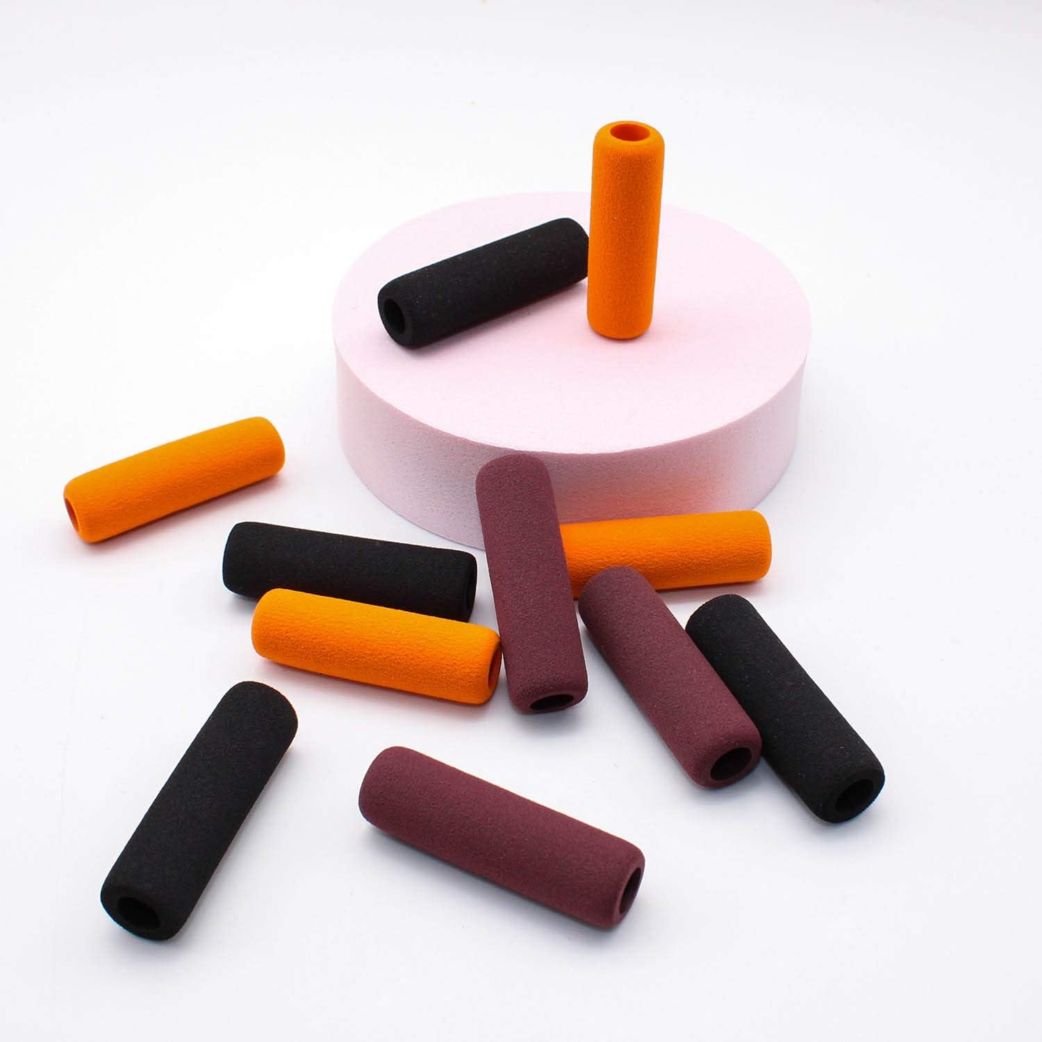 WJUAN 30 Pcs of Foam Pen Grips, 40 mm Length of 3 Colors Rubber Pencil Grips Set - Image 5
