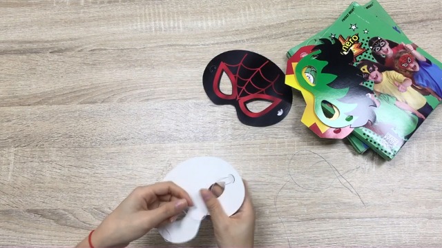 6 WEEPA+Superhero+Party+Cosplay+Supplies