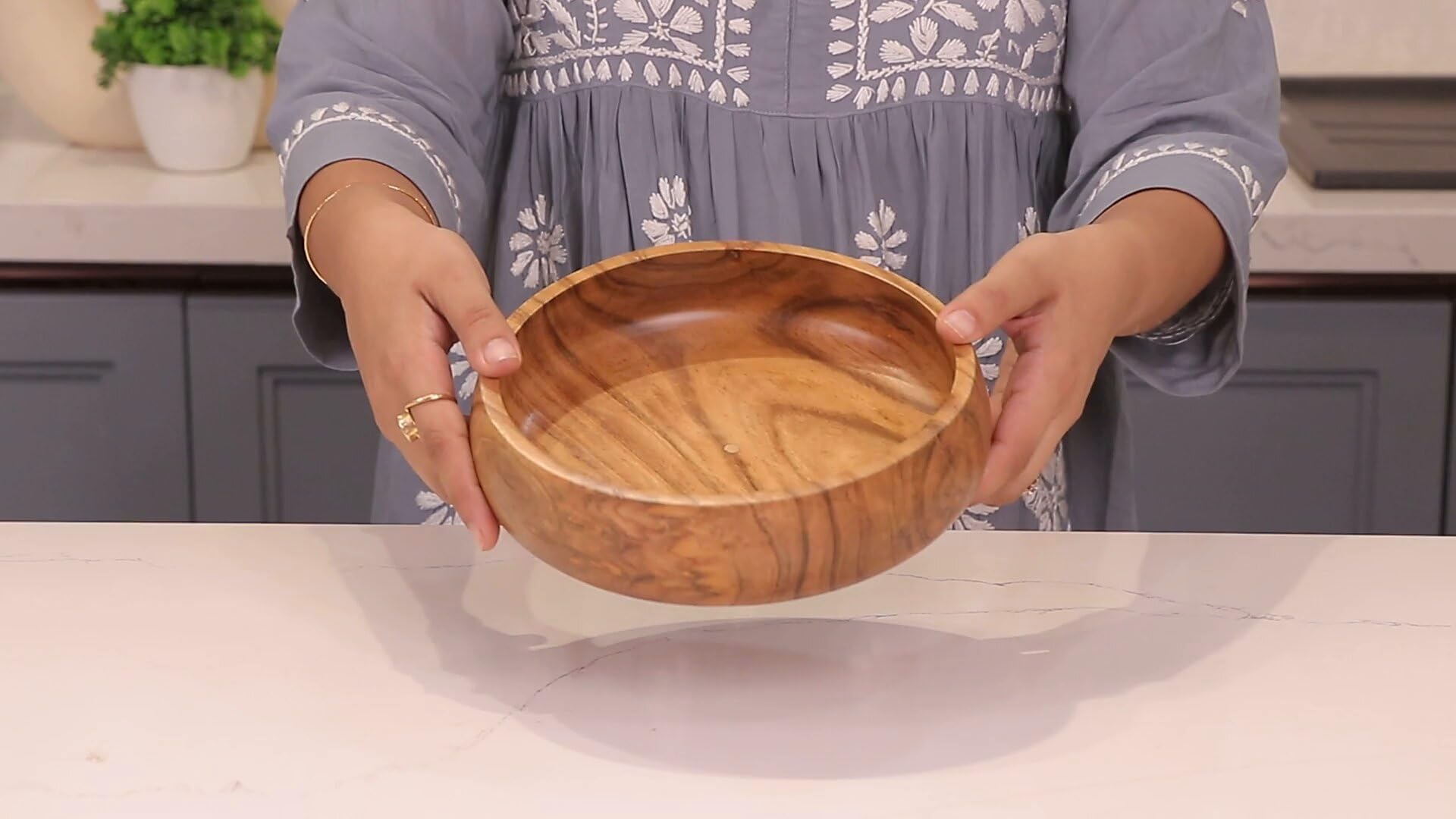 LAVAUX DESIGNS wooden bowls for food | Set of 4 individual acacia wood bowls 8 x 2 inches (25 oz) | Enjoy your salad, pasta, rice, acai, smoothie, soup, fruits, snacks - Image 3