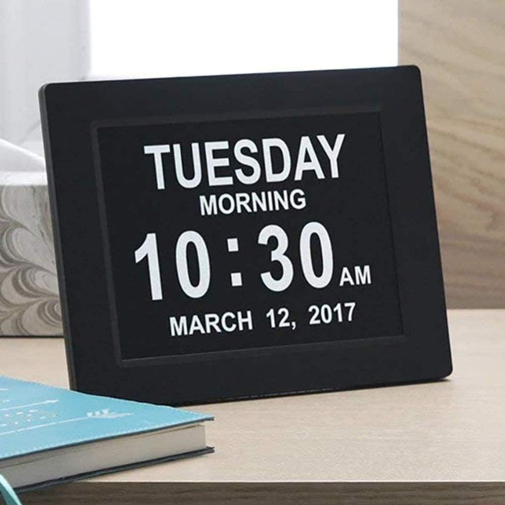 Amazon 認知症時計デジタルカレンダーデイクロック特別に大きな非省略日月間高齢者に最適 視覚障害のある認知症 Black 置き時計 掛け時計 オンライン通販