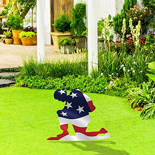 SPRAOI American Flag Kneeling Soldier Weathered Flag Metal Art Decor,Kneeling Soldier Silhouette Yard,Home Garden Decor Art Ornament Outdoor, for The Memory of The Soldiers in Service and Retired
