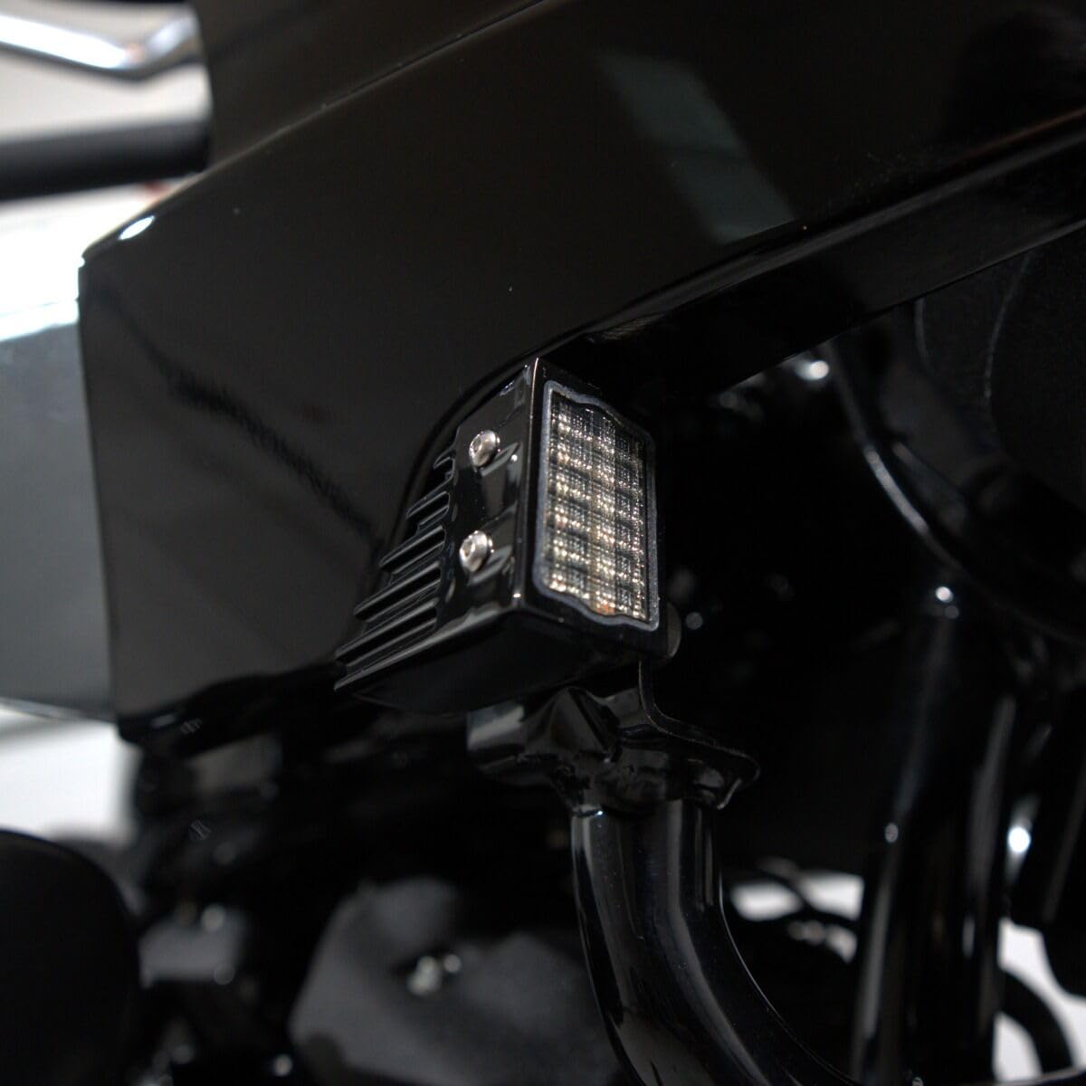 Photo 1 of Aluminum Fog light Amber Turn Signal Front light Running Light Fit For Harley Softail Low Rider ST FXLRST 2022-2025, Low Rider El Diablo FXRST 2022 (clear lens)