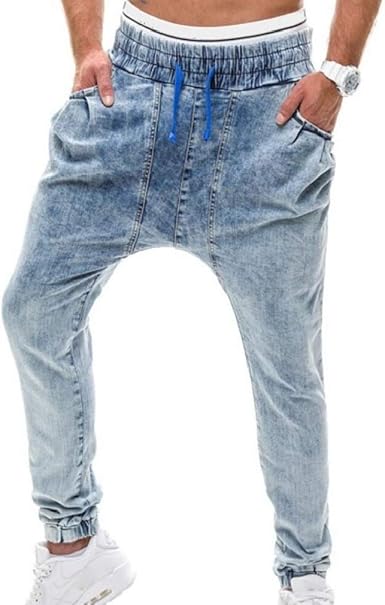 calça jeans apertada na canela