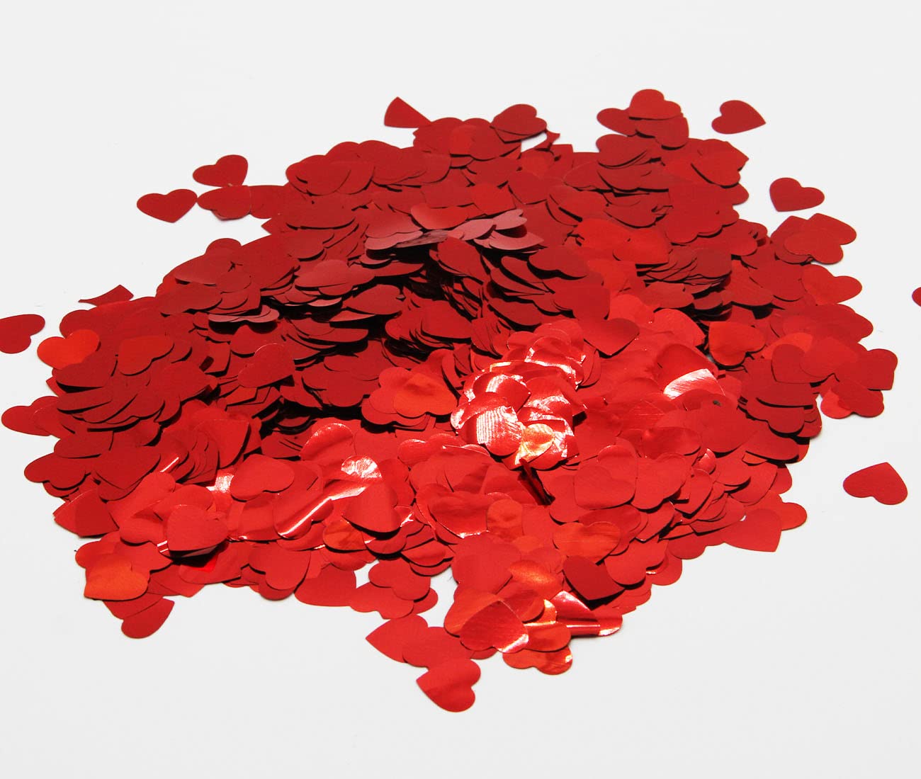 CC wonderland zone 50g Red Metallic Shiny Heart Confetti-Table Confetti for Wedding Engagement Valentine's Day Birthday Party Decorations(Φ1.5cm)