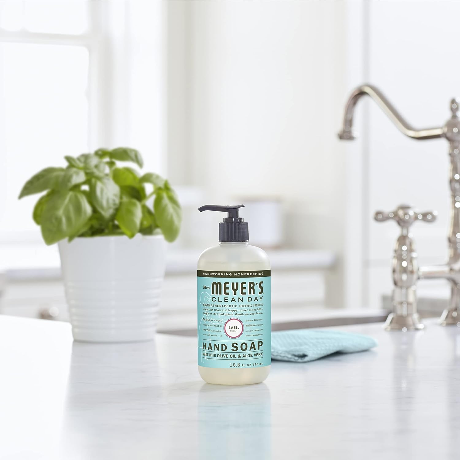 Mrs. Meyer's Clean Day Liquid Hand Soap, Cruelty Free and Biodegradable Hand Wash Made with Essential Oils, Basil Scent, 12.5 oz - Pack of 3: Health & Personal Care