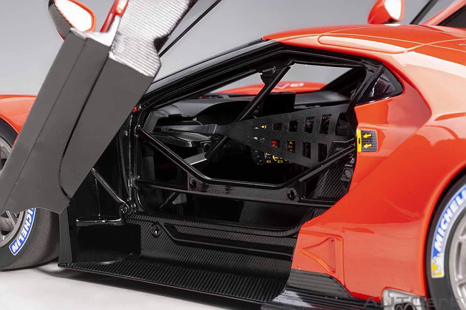 AUTOart Ford GT Le Mans Plain Color Version Red 1/18 Model Car 81811 - Image 4