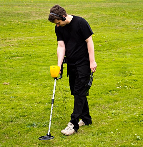 Best Metal Detectors for UK: 3 Top Choices in 2021 jonsguide.org MYLEK MYMD1062 Metal Detector Waterproof Complete with Bag, Headphones, Shovel & Pick/Compass...