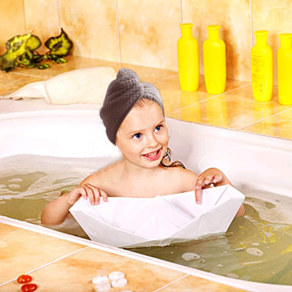 Гигиеническая ванна ребенка. Девочка плавает в ванне. Купает девочку в ванне. Мультяшная девочка в ванной. Купает девочку в ванне.