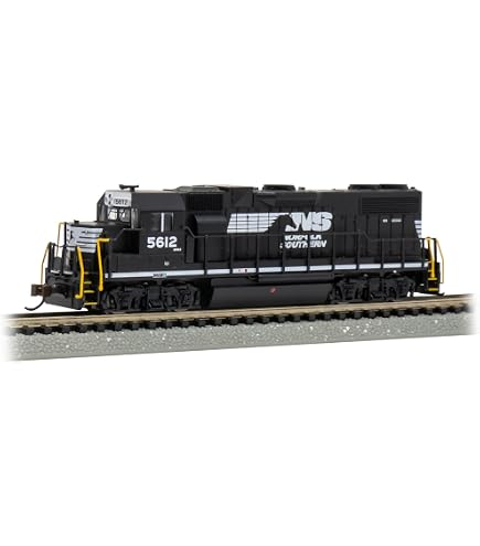 Amazon.com: Kato USA, Inc. N SD70M Locomotive Flat Radiator