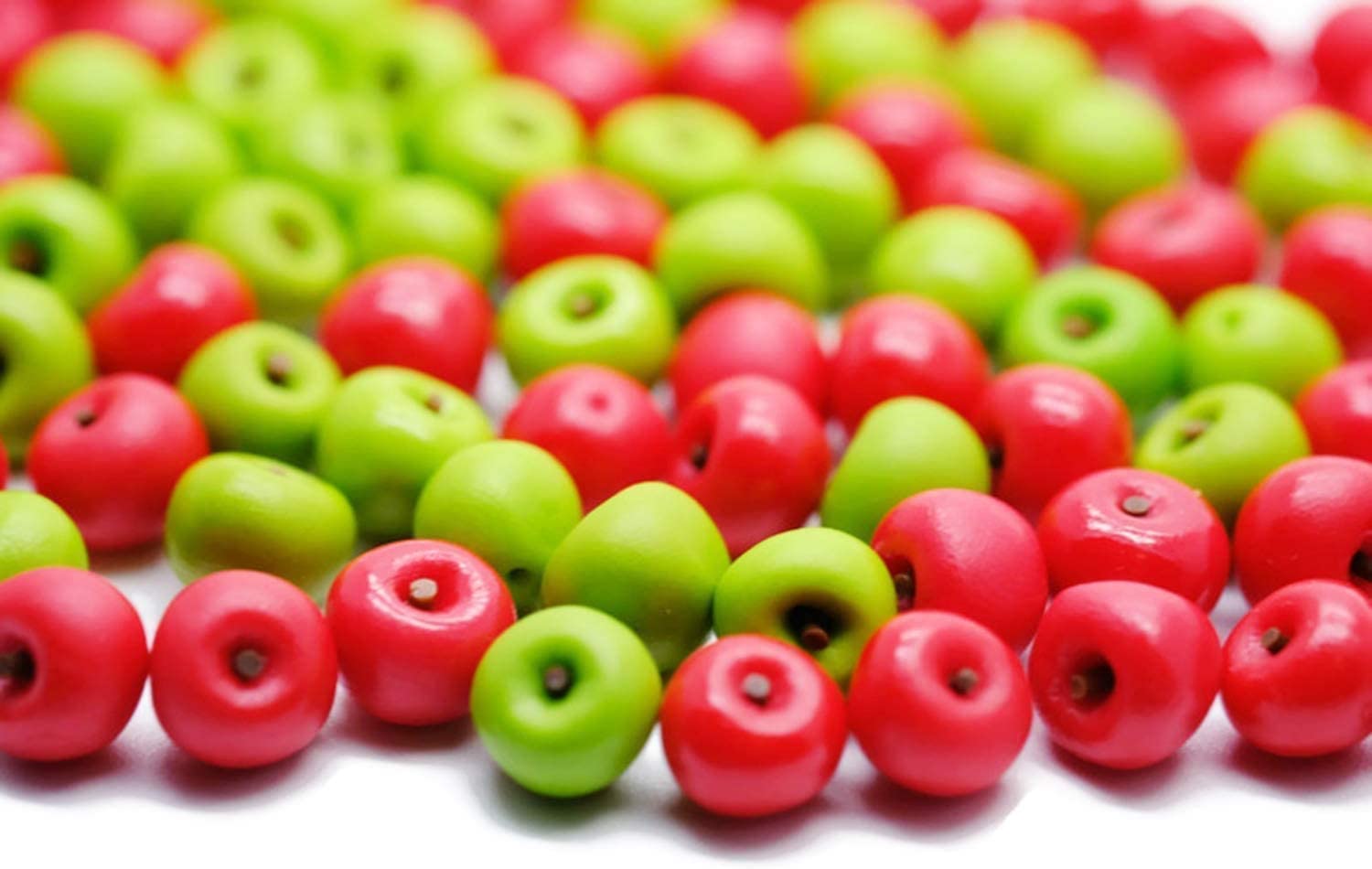 Photo 1 of 1shopforyou Mixed 20 PCS Mini Artificial Apple Fake Fruit Simulation Size 1.0x1.0 in Home K itchen Party Décor (Green and Red) No.9
