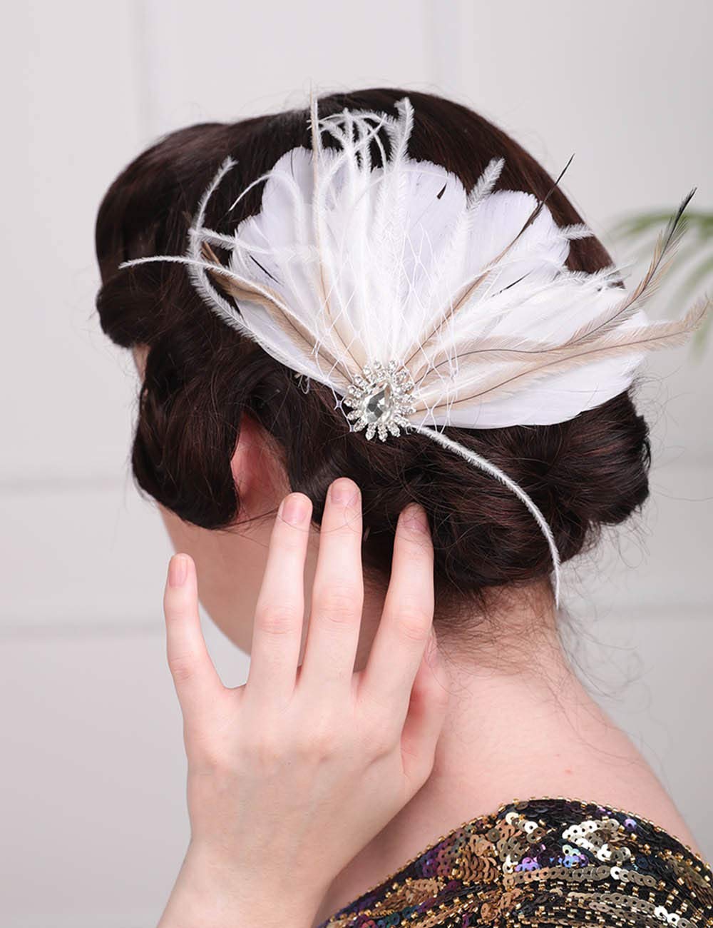 Anglacesmade 1920s Headpiece Flapper White Feather Hair Clip Crystal Roaring 20s Accessories Prom Party Festival Hair Jewelry for Women and Girls
