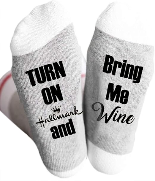 UnisexSocken mit lustigem Spruch „Brimg Me“, Wein, Buchstaben