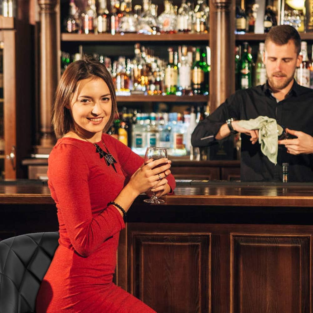 анекдот приходит в бар. смешной анекдот для девушки. девушка бармен. девушка в баре. заходит улитка в бар анекдот.