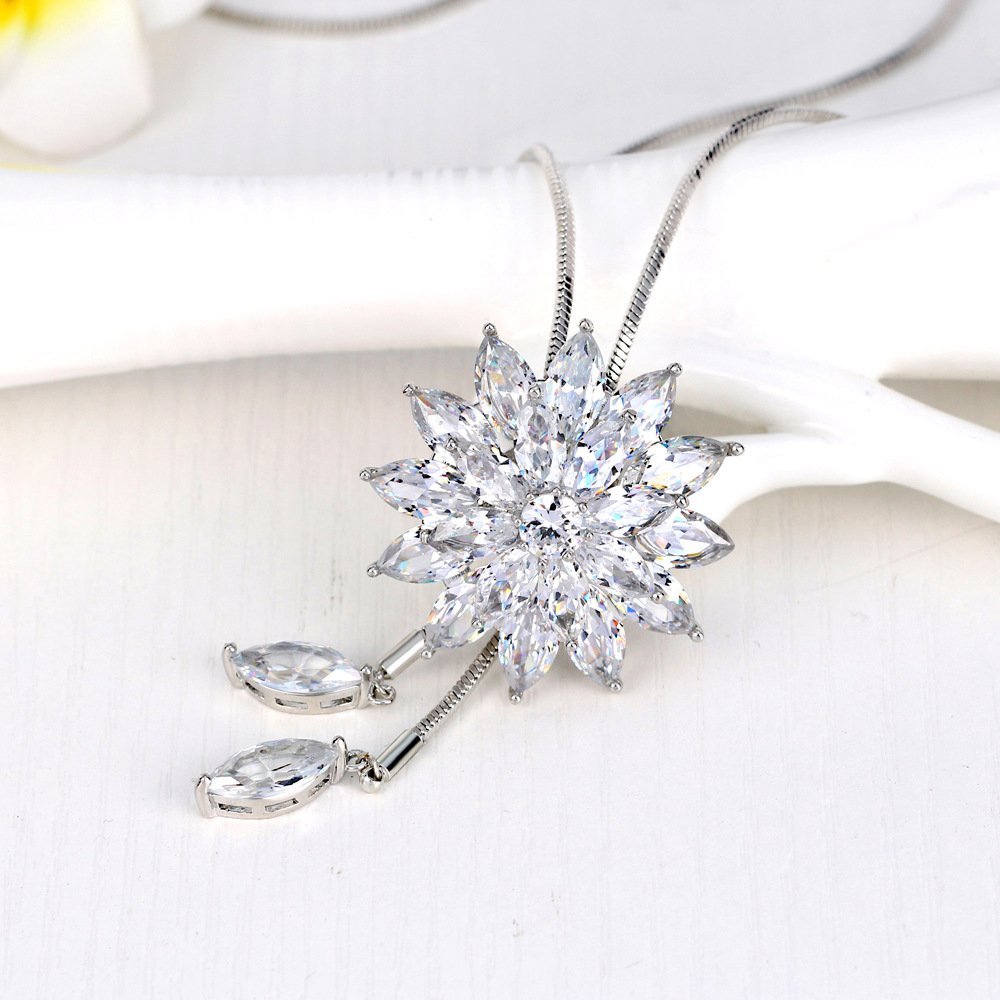 Women Crystal Necklace Snowflakes Pendant Jewelry White Gold Plated Long Chain Sweater Necklace Winter Outfit Decorations