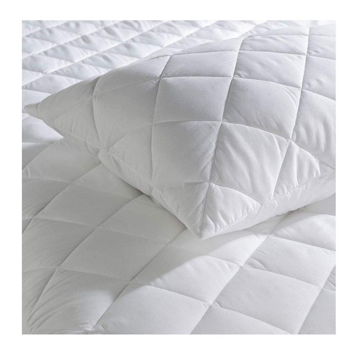 GC GAVENO CAVAILIA Premium Quality Easy Care Quilted Protector, Non Allergenic Breathable Hypoallregenic Pillows Cover for Extra Softness & Luxury, 50x75 Cm, Polycotton, White