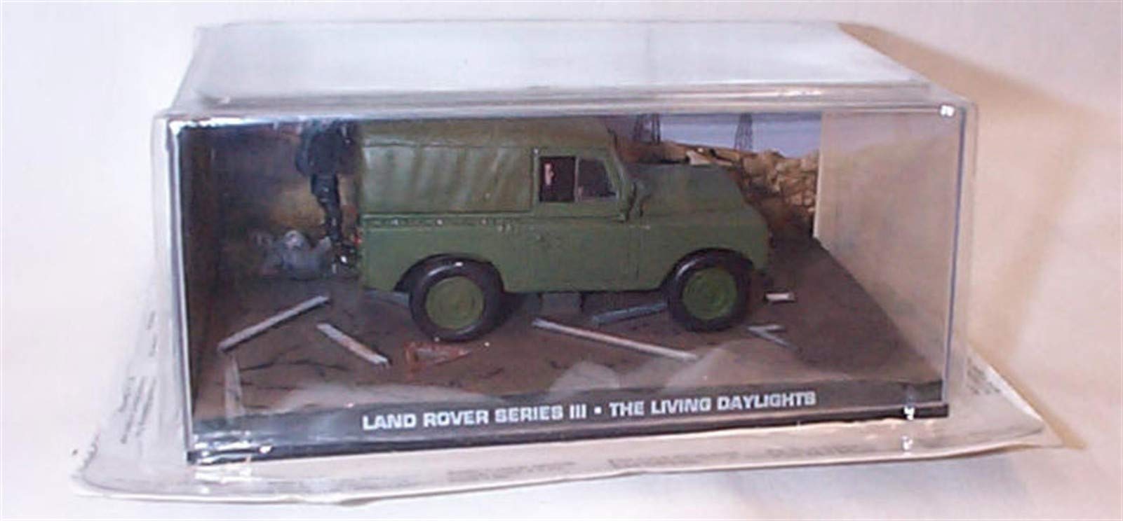 universal hobby JAMES B0ND 007 the living daylights LAND R0VER series 3 film scene 1:43 scale diecast model