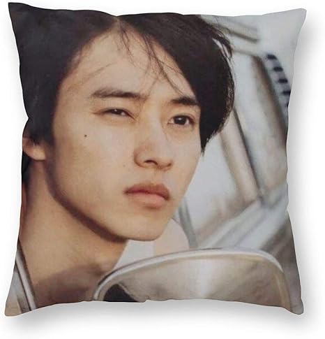 Amazon Co Jp 枕カバー 山崎賢人 フルサイズのスクエア 装飾枕クッ 両面印刷 家庭用枕カバー ソファー 車用 インテリア 飾り ベッド 背当て 枕カバー ホーム キッチン