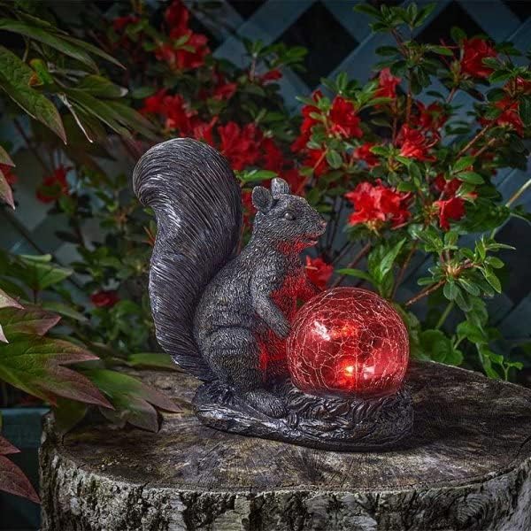 Garden Mile Solar Squirrel Statue Light Outdoor LED Garden and Patio Ornament with Multicoloured LED Lights, Novelty Solar Powered Animal Garden Lights Decorative Ornaments