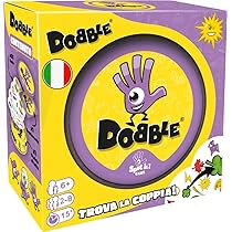 Asmodee – Dobble, Eco-Sleeve, Divertente Gioco da Tavolo per Tutta la Famiglia, Carte da Gioco, 2-8 Giocatori, 6+ Anni, 15 min, Edizione in Italiano