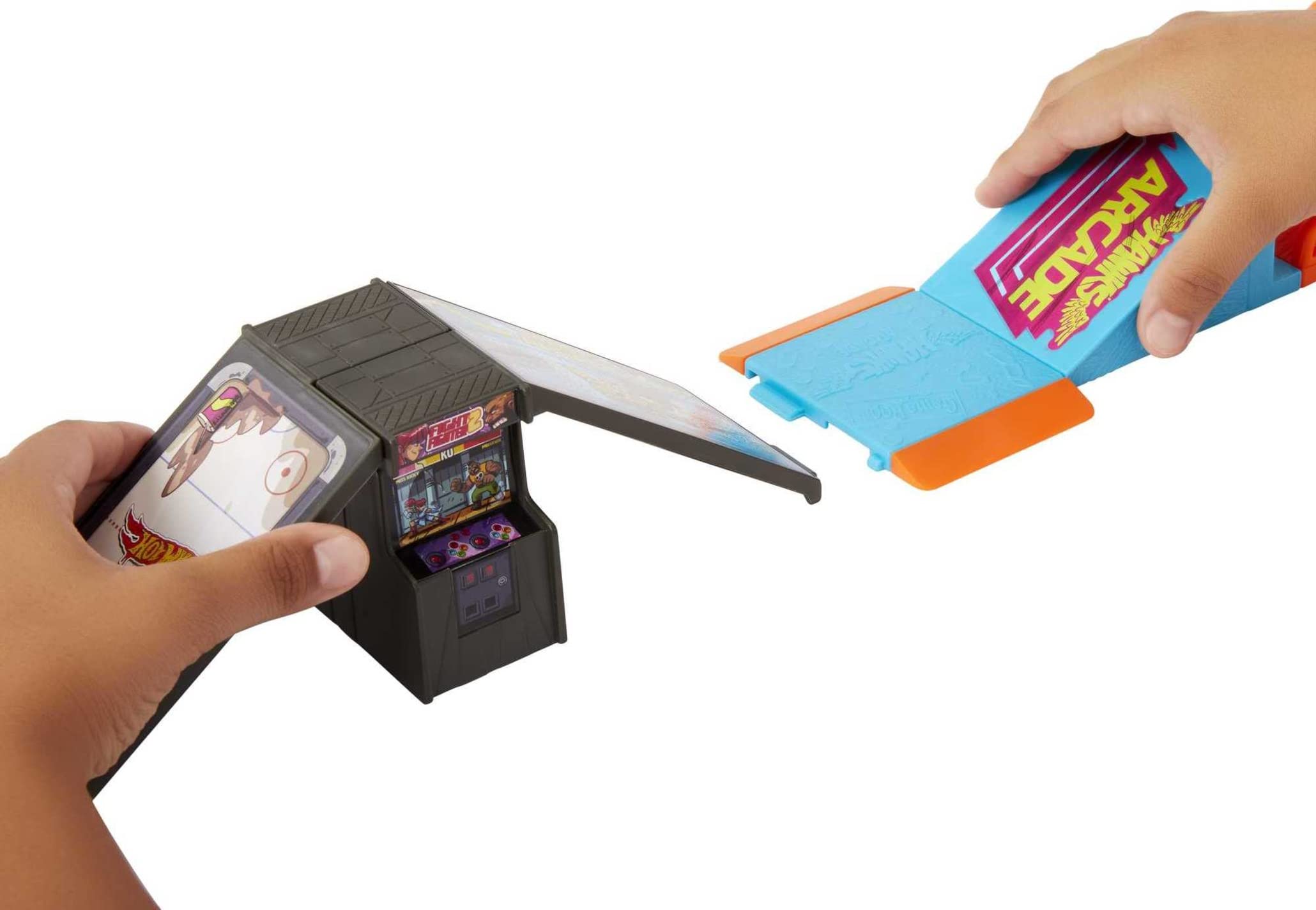 Hot Wheels Skate Arcade Skatepark Playset, Includes Exclusive Tony Hawk-Designed Fingerboard and 1 Pair of Removable Skate Shoes for Kids