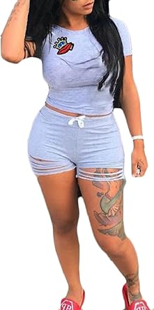 women's outfits with grey shorts