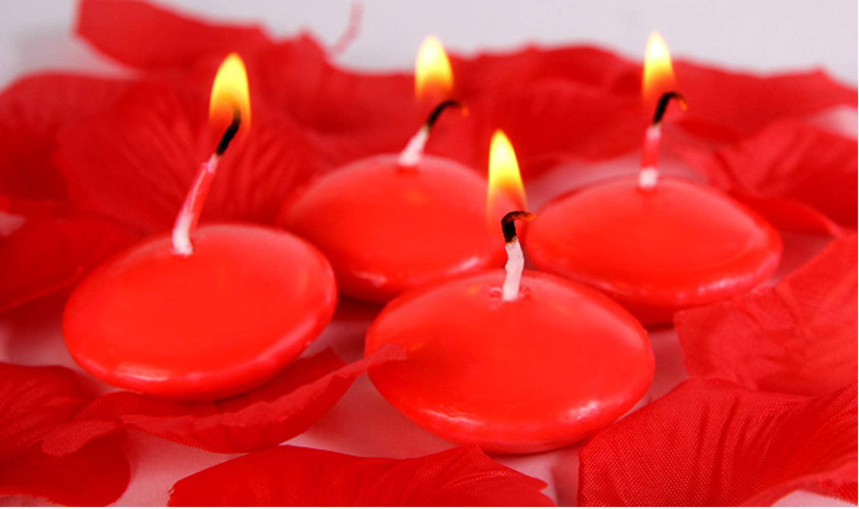 T-shin Floating Candles,Classic Unscented Tealight Shape Candles with 100PCS Silk Rose Petals,Mini Candle Discs for Weddings,Anniversaries,Birthdays,Home Decoration,Spa,Relaxation,10PACK (Red)