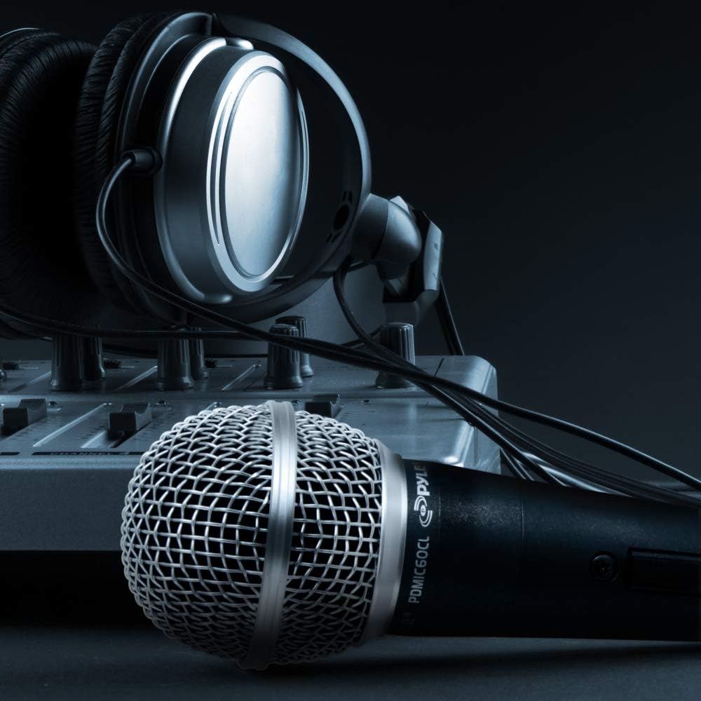 Pyle Professional Dynamic Vocal Microphone - Moving Coil Dynamic Cardioid Unidirectional Handheld Microphone with ON/OFF Switch Includes 15ft XLR Audio Cable to 1/4'' Audio Connection - PDMIC59: Musical Instruments