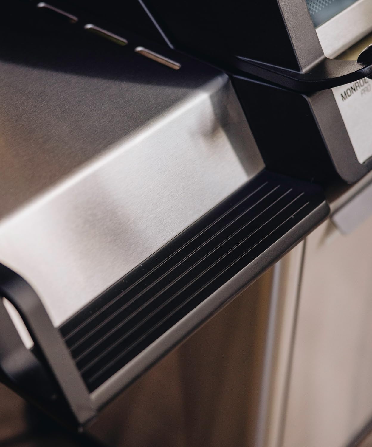 Enders® Gasgrill MONROE PRO 4 SIKR TURBO, 4-Edelstahlbrenner, Seitenkocher, Infrarot-Backburner, Sichtfenster, HEAT RANGE™, SWITCH GRID™, 800 °C TURBO ZONE™, SIMPLE CLEAN™, #8362 7
