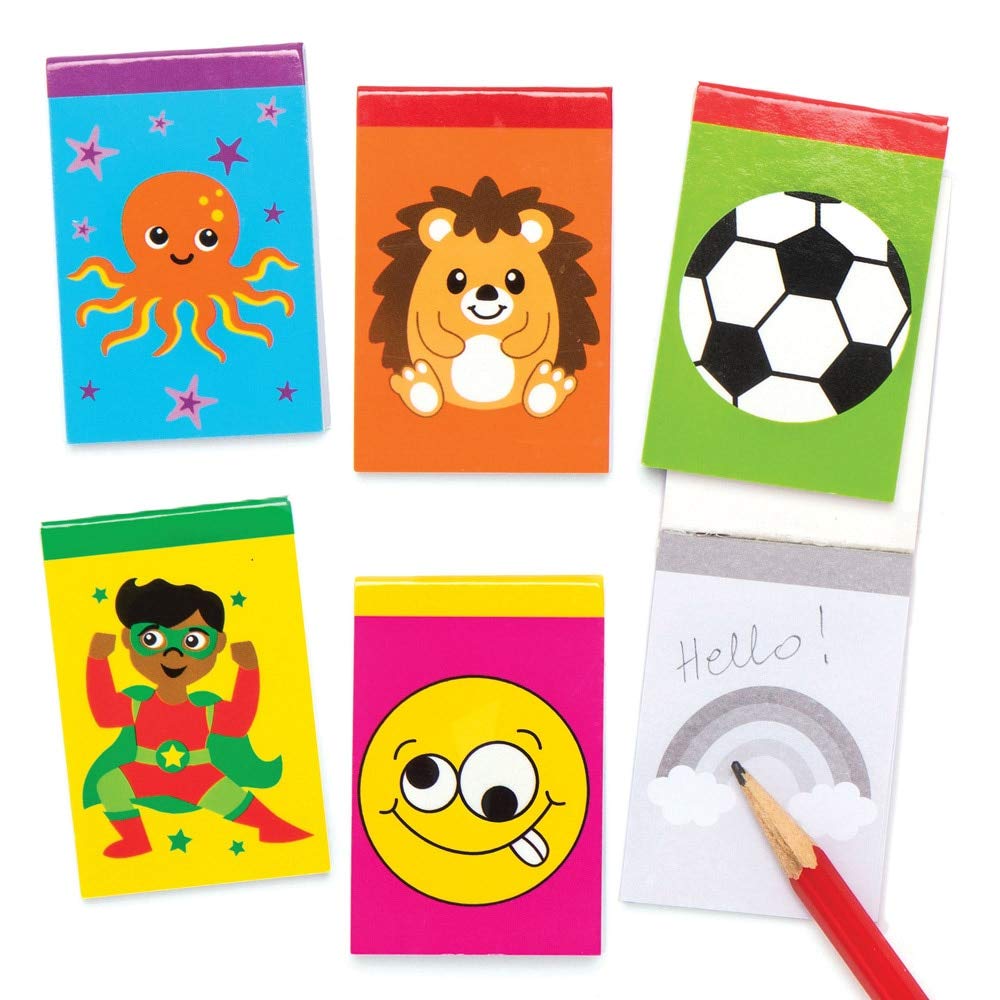 Baker Ross AC896 Football Memo Pads (Pack Of 8) Kids Party