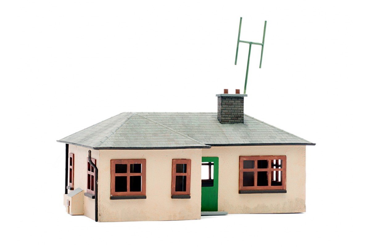 Dapol Model Railway Detached Bungalow Plastic Kit - OO Scale 1/76