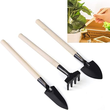 View Digging Tool In The Garden Pics