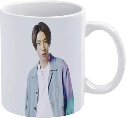 Amazon Co Jp 相葉雅紀 嵐 マグカップ コーヒーカップ コップ プリント 個性 使いやすい 容量0 33lタイプ おしゃれ 耐熱 繰り返し使用可能 仕事用 贈り物 ギフト食器 グッズ 通販 ホーム キッチン