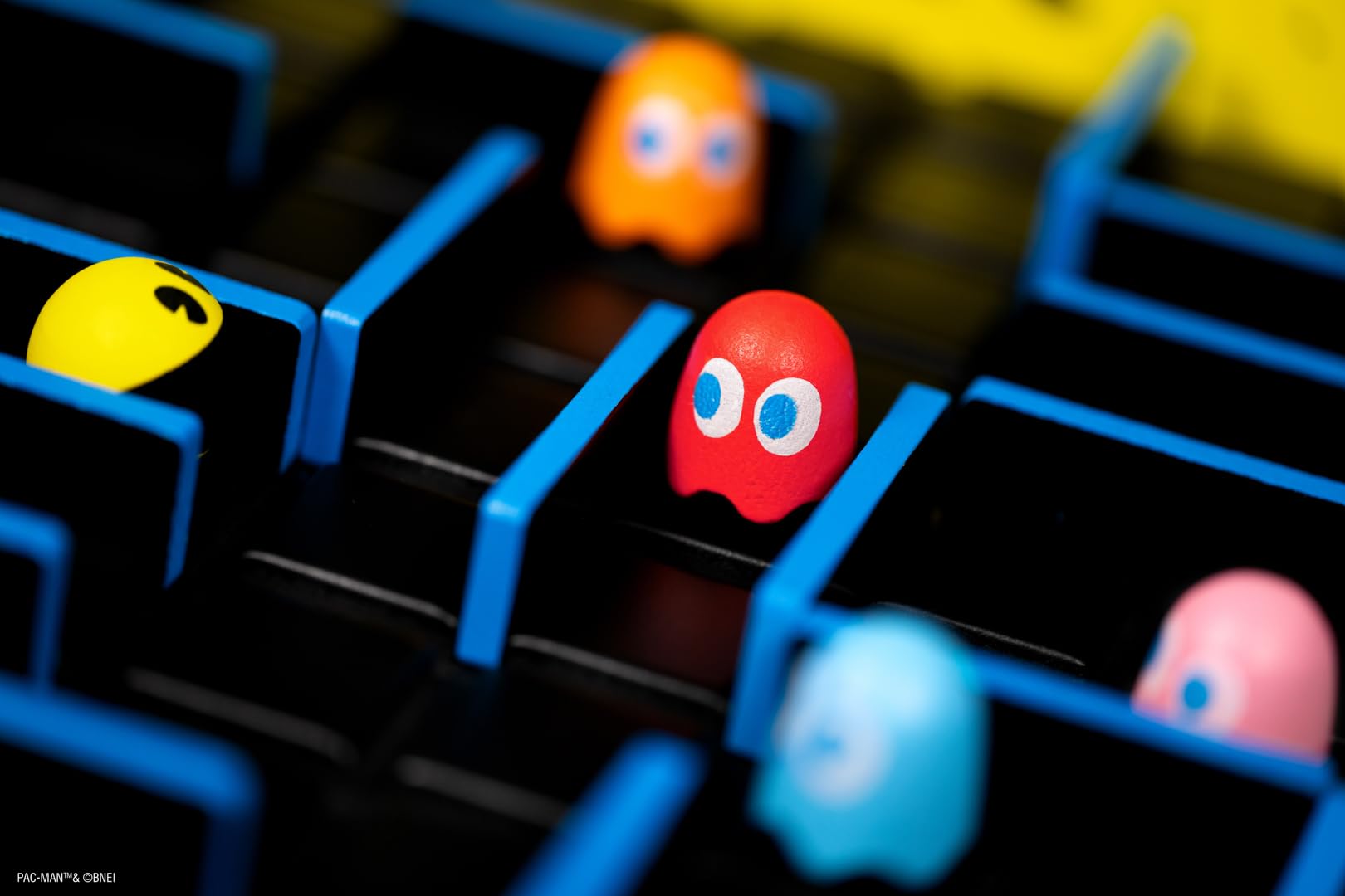 Quoridor Pac-Man | Fun Game for The Whole Family | Classic Arcade Game| Ages 8+ | 2 to 5 Players | 15 Minutes