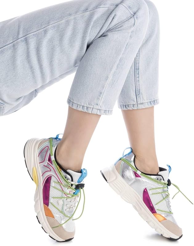 - Ténis Prateados Femininos - Calçado Confortável e Versátil - Moda Casual - Modelo 14405201 (Tamanho: 39)