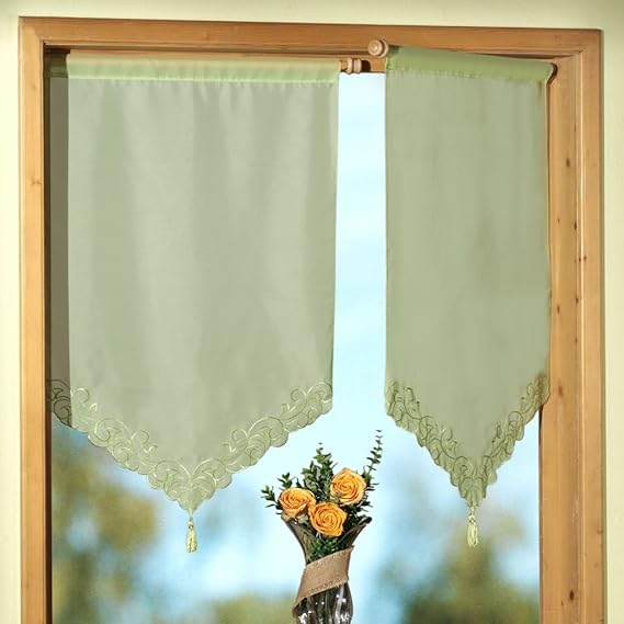 Gardine Scheibengardine für Flügelfenster Schwenkstange - Fensterbild mit Stickerei und Quaste - Ökotex …auspacken, aufhängen