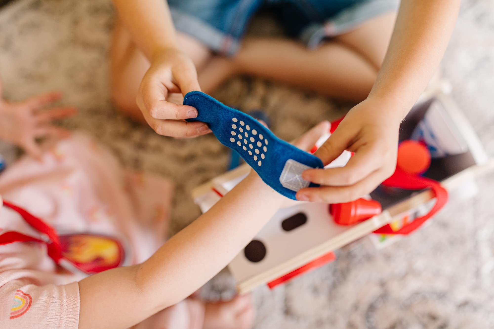 Melissa & Doug PAW Patrol Marshall's Wooden Rescue EMT Caddy (14 Pieces)