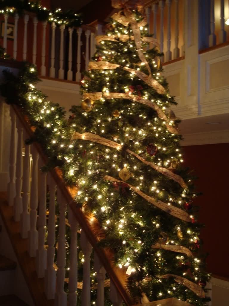 Marco Paul Interiors Christmas 4ft Garland LED Light Xmas Garlands Faux Pine Cone & Berries Festive Wreath Decor Lighting Warm White Fireplace Ornamental (Battery Operated), 120cm