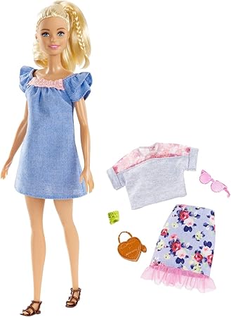 Mattel Barbie Fashionistas Puppe Und Mode Geschenkset Im Blauen Kleid Mit Rosa Spitze Amazon De Spielzeug