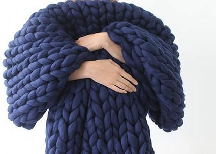 Chuanhan Dicke Wolldecke Mit Arm Handgewebt Decke Mit Armstrickmuster Marineblau Acrylic 100 130 Amazon De Kuche Haushalt Wohnen Decke Mit Arm