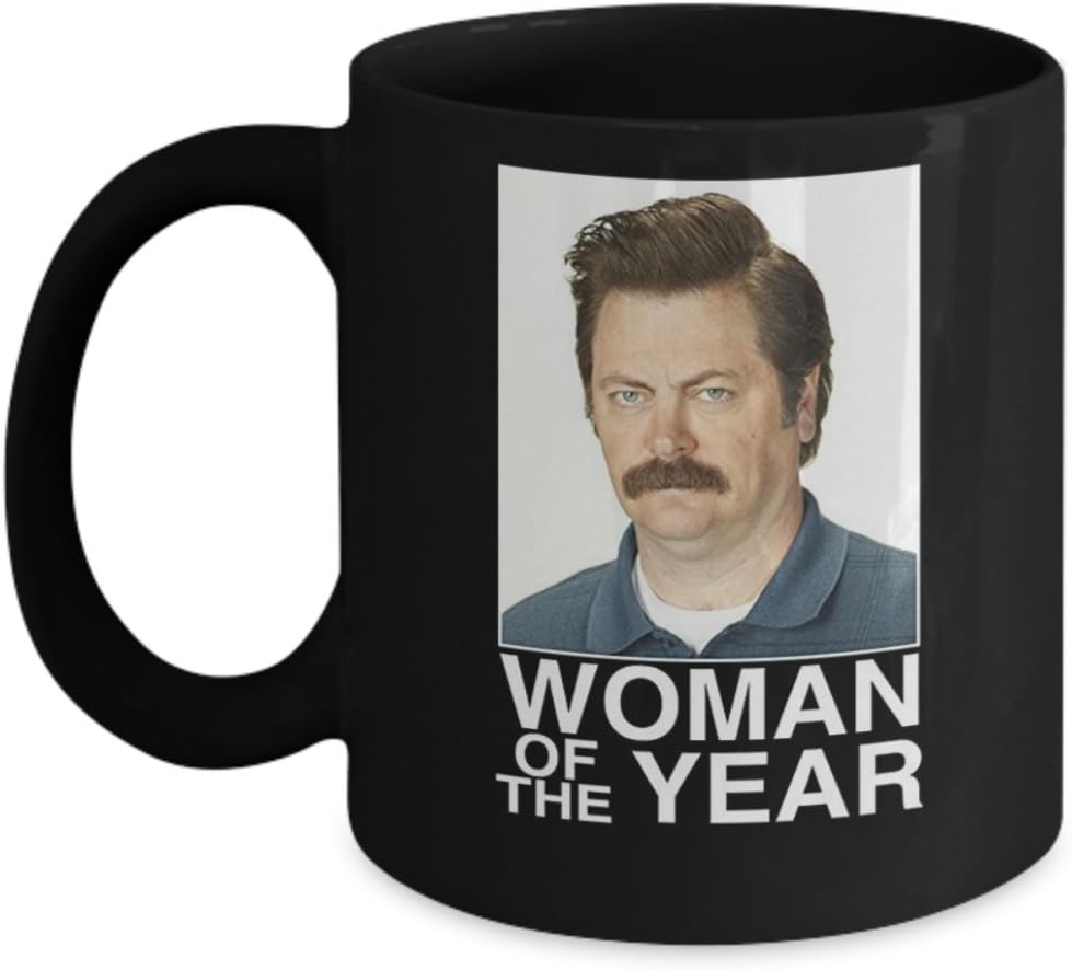 Amazon De Ron Swanson Frau Des Jahres Tasse Schwarz Diese 313 Ml Ron Swanson Kaffee Tasse Ist Das Perfekte Geschenk Funny Parks And Recreation Becher Merchandise Parks Und Rec Ron Swanson Frau