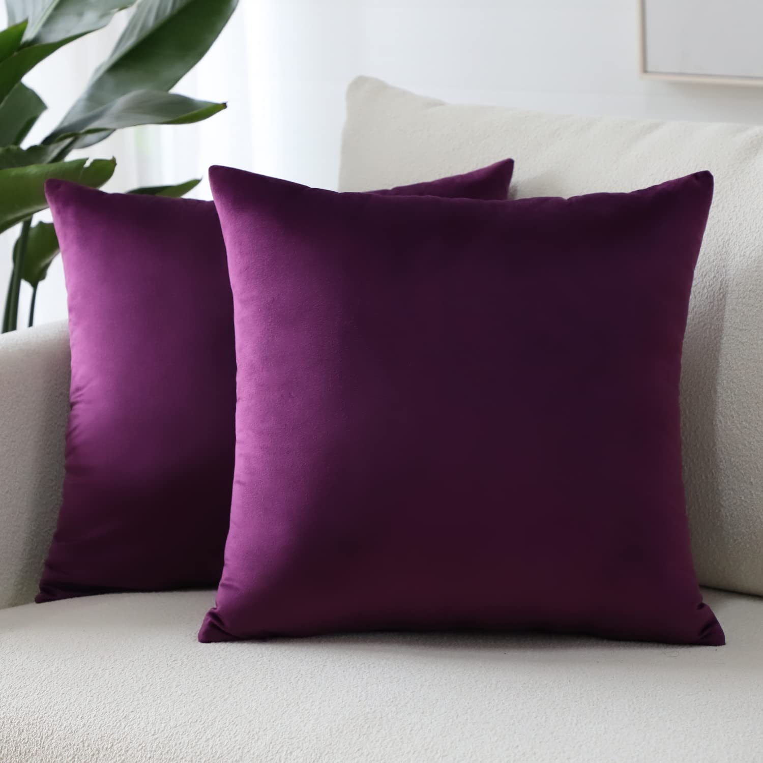 Sungeek Pack of 2 Velvet Cushion Covers Soft Decorative Pillow Covers with Invisible Zipper Luxury Throw Pillow Cases for Home Decor Sofa Bedroom Living Room 45x45cm Purple