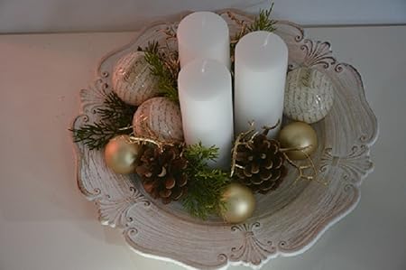 Centrotavola Natalizi Amazon.Centrotavola Natalizio Composta Da Un Piatto Dai Dettagli Dorati Vintage Completato Da Sfere Natalizie Dorate Pigne E 3 Moccoli Bianchi Addobbi Nataliazi Regali Natale Amazon It Casa E Cucina