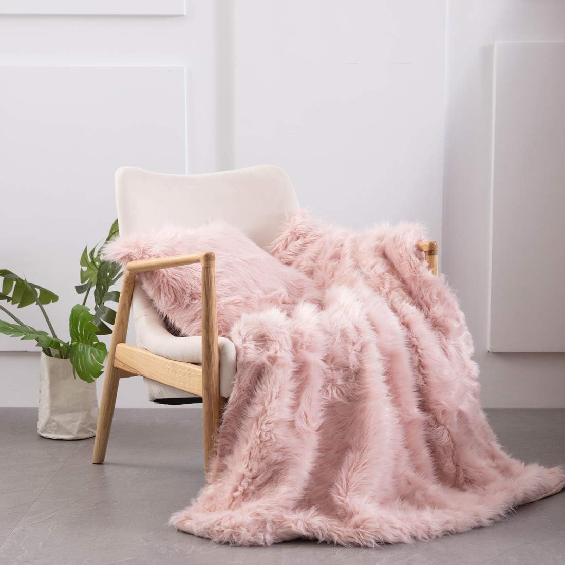 Luxurious Blush Pink Faux Fur Throw Blanket, Shaggy & Fluffy Throw Rug, Ultra Soft with Long Pile & Brushed Tips - Image 3