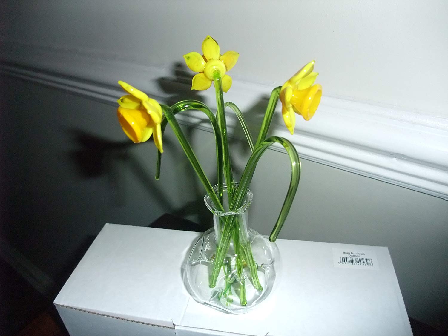 Lyndas Gifts Glass flowers gift in a vase Daffodils
